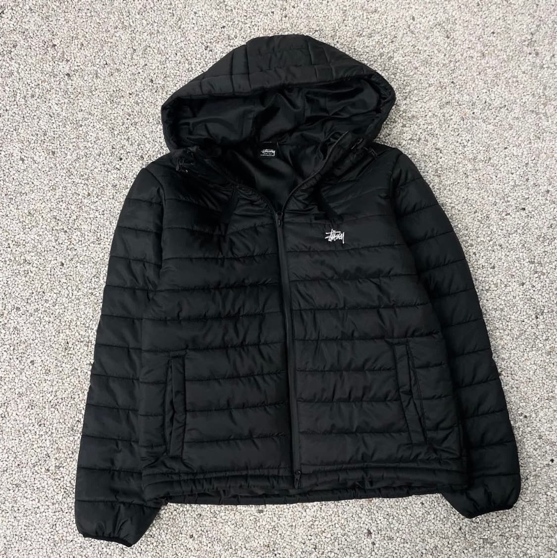 스투시 블랙 경량 패딩 상품이미지1
