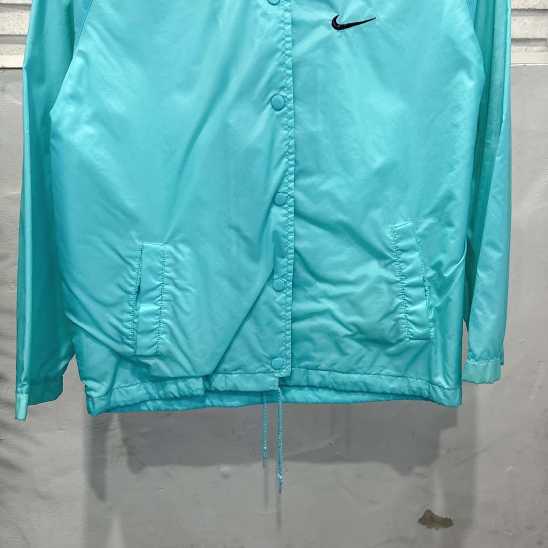 나이키 올드스쿨 코치 자켓 카라넥 스냅버튼 밑단 스트링 디테일 스카이블루 상품이미지5