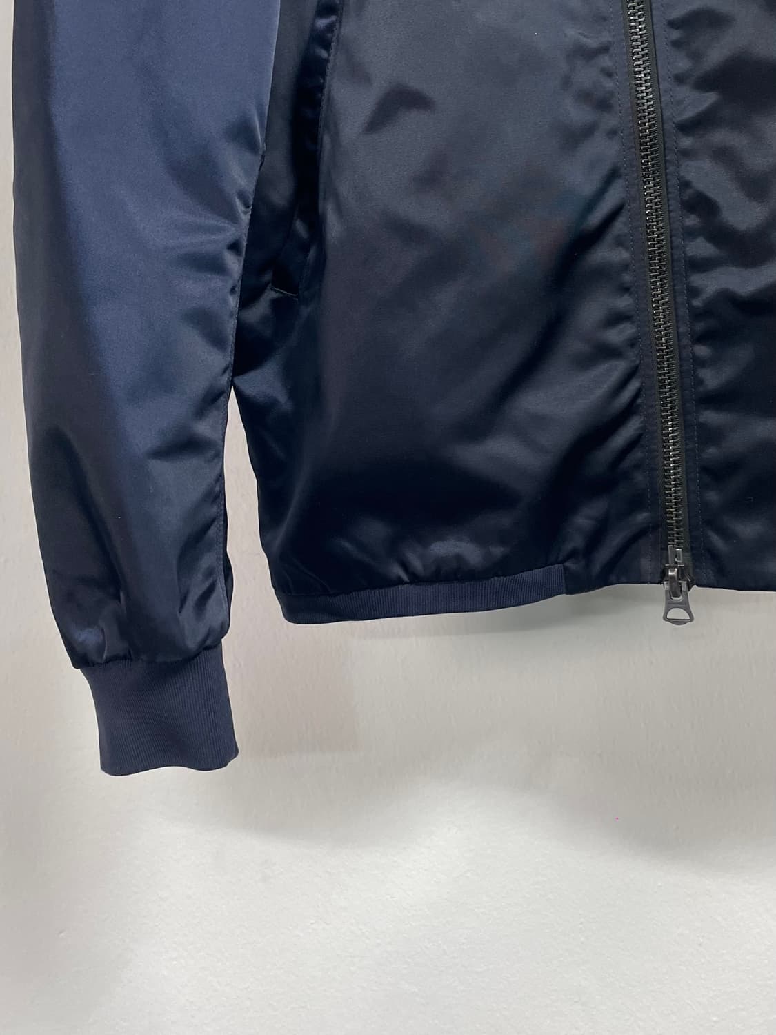 아크네 스튜디오 유광 MA-1 봄버 자켓 (on.64) 상품이미지4