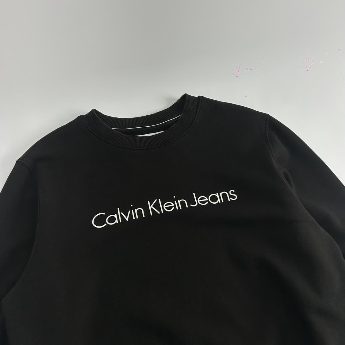 Calvin Klein Jeans 스펠아웃로고 블랙 맨투맨 상품이미지4
