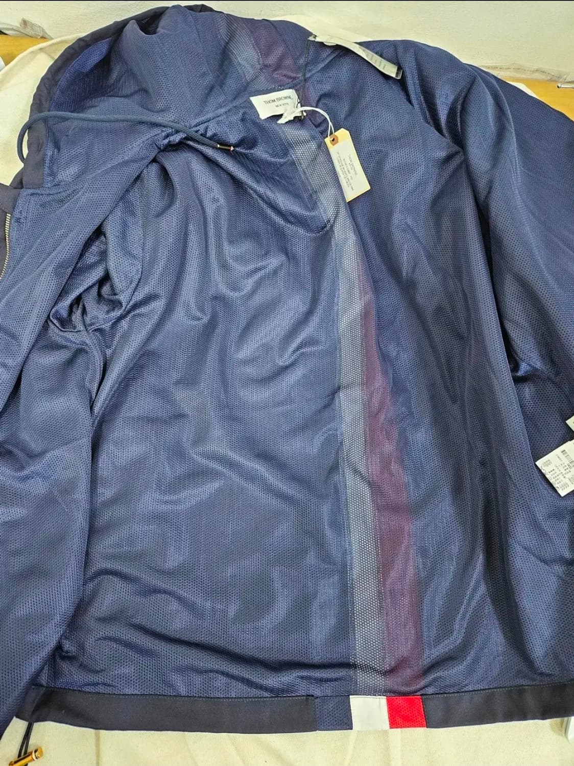 톰브라운 삼선 후드 바람막이 5 상품이미지7