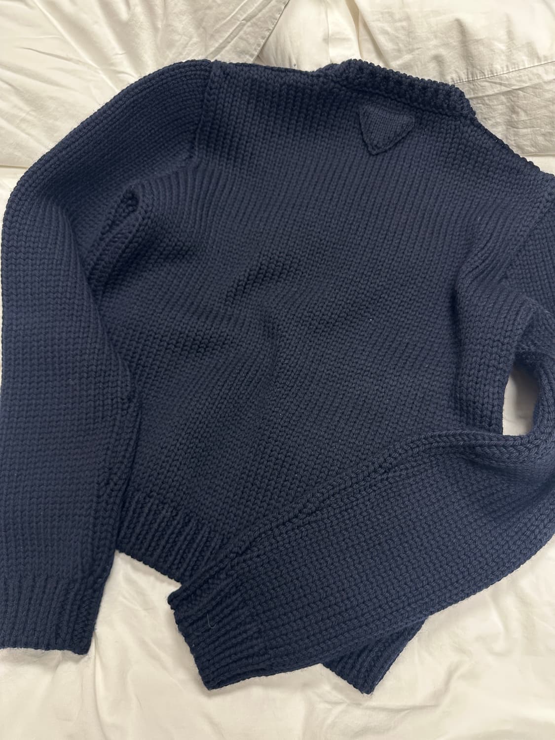 [52] 24fw 프라다 런웨이 네이비 니트 상품이미지5