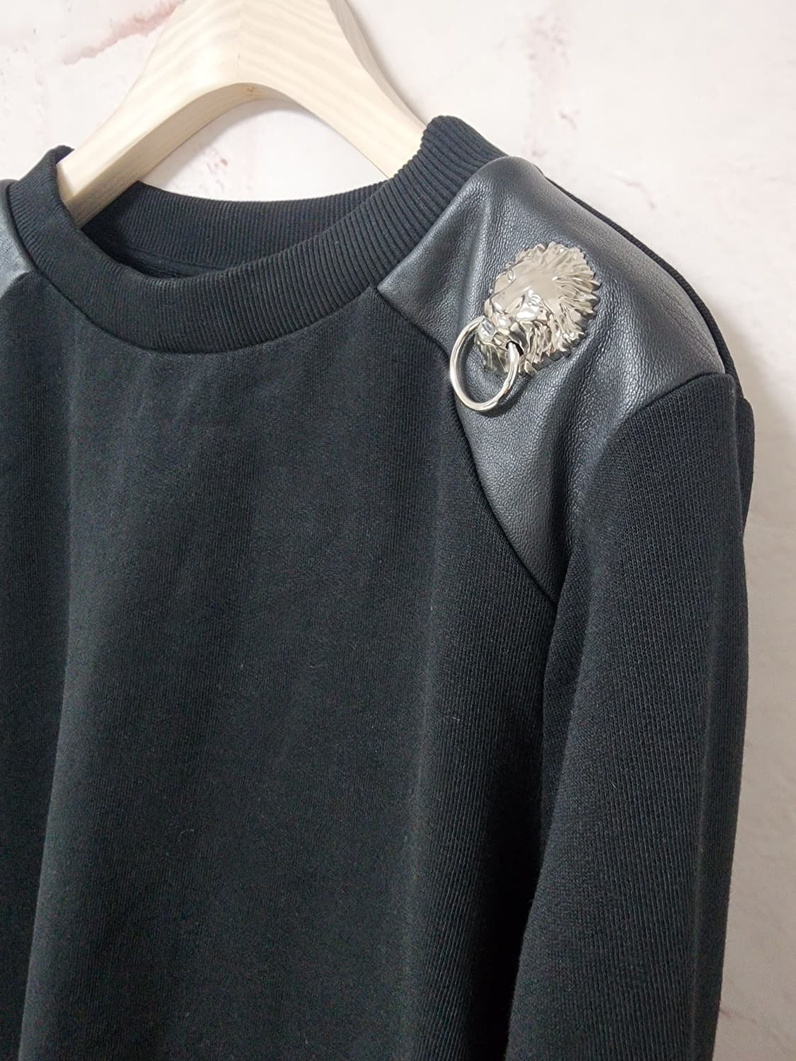 베르사체 블랙 맨투맨 티셔츠 상품이미지3