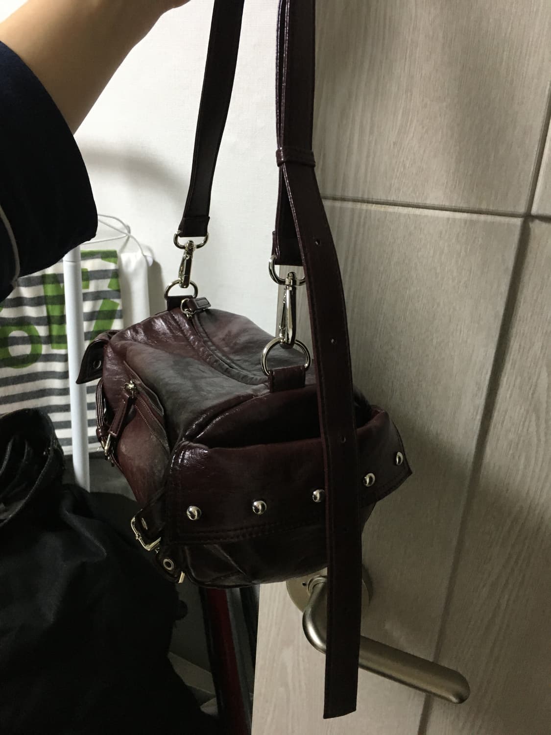 다이닛 스터드 포켓 숄더백 버건디 상품이미지2