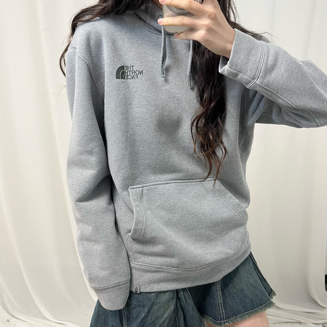 The North Face gray hoodie 상품이미지3