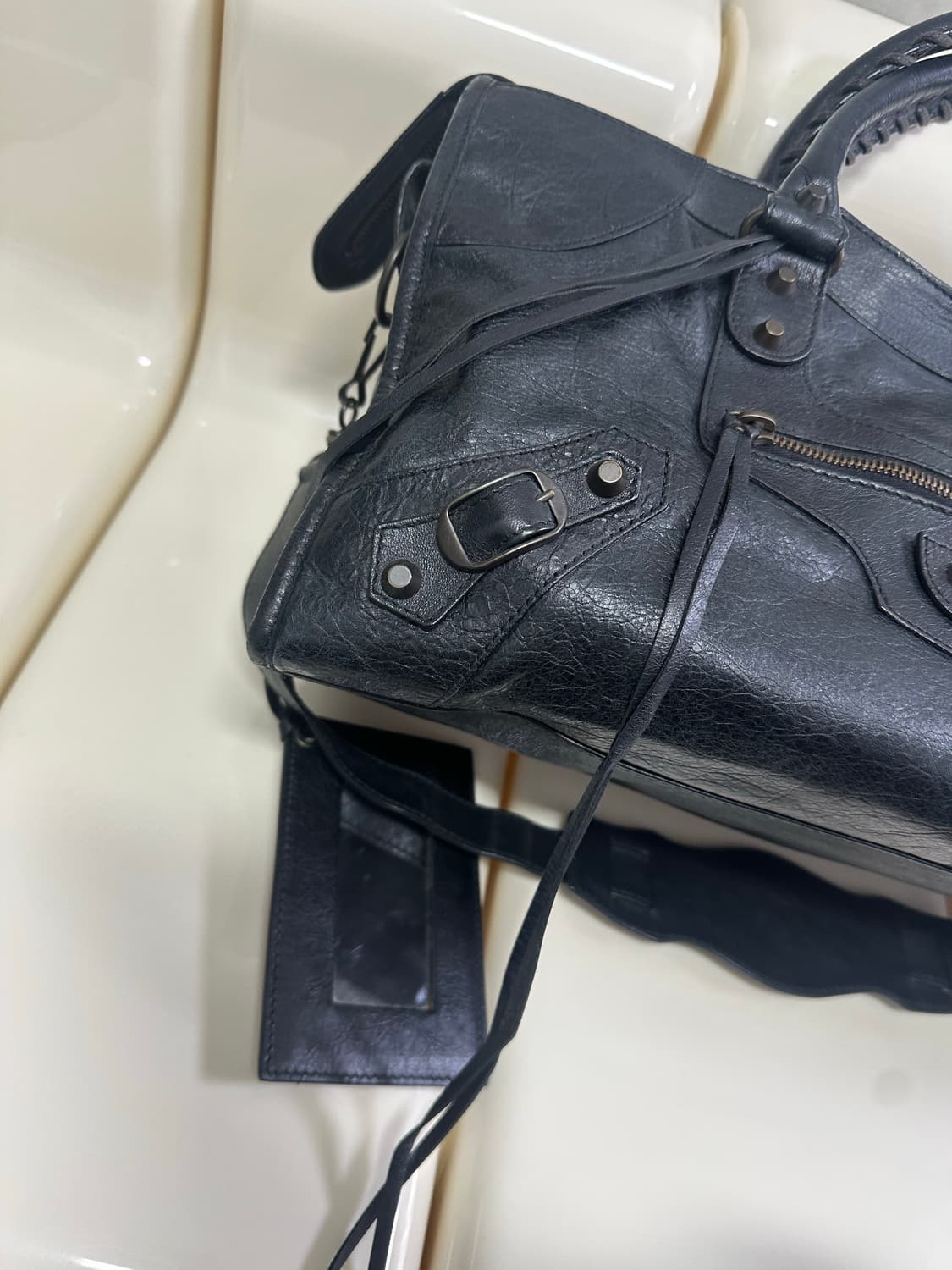 [A 정품] 발렌시아가 시티 모터백 파트타임 블랙 상품이미지4