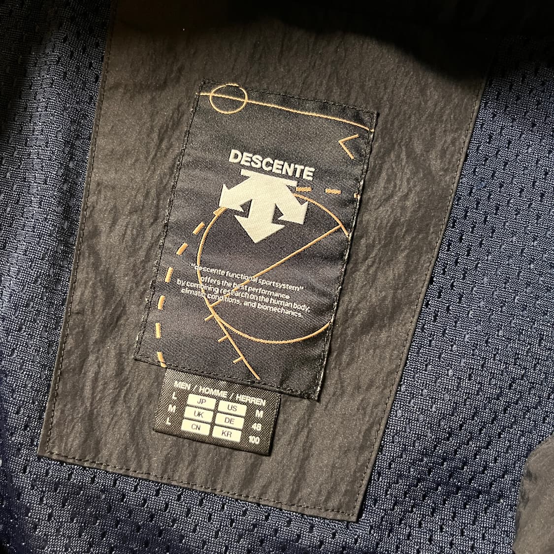 데상트 반집업 바람막이 상품이미지6