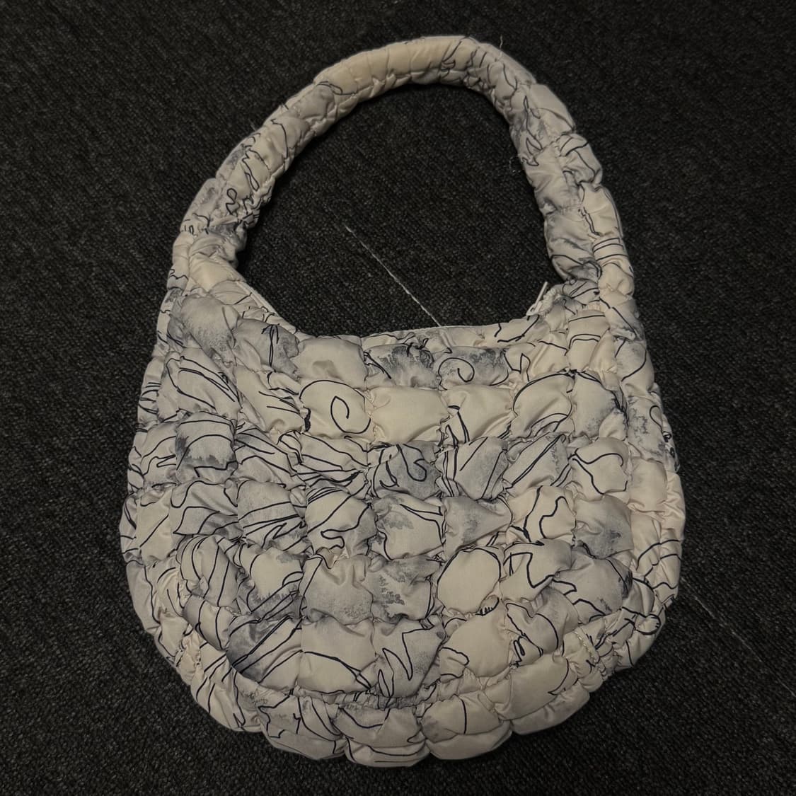 COS 코스 퀼티드 미니백 베이지 상품이미지1