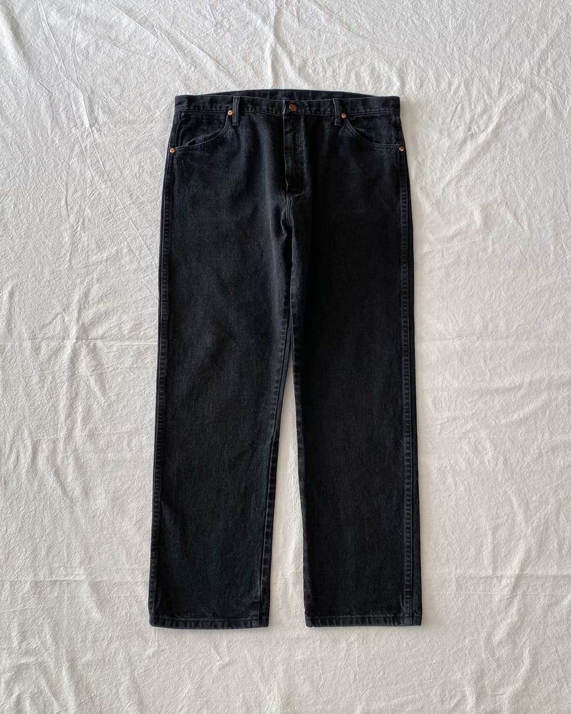 랭글러 블랙 데님 팬츠 상품이미지1