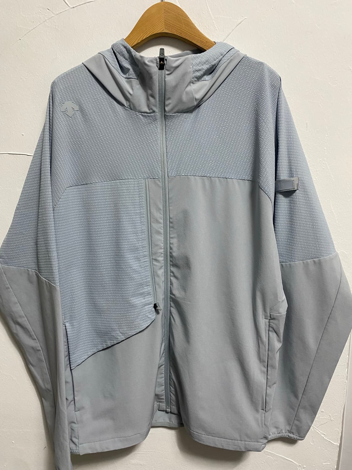 데상트 경량 기능성 러닝 바람막이 105 XL 상품이미지1