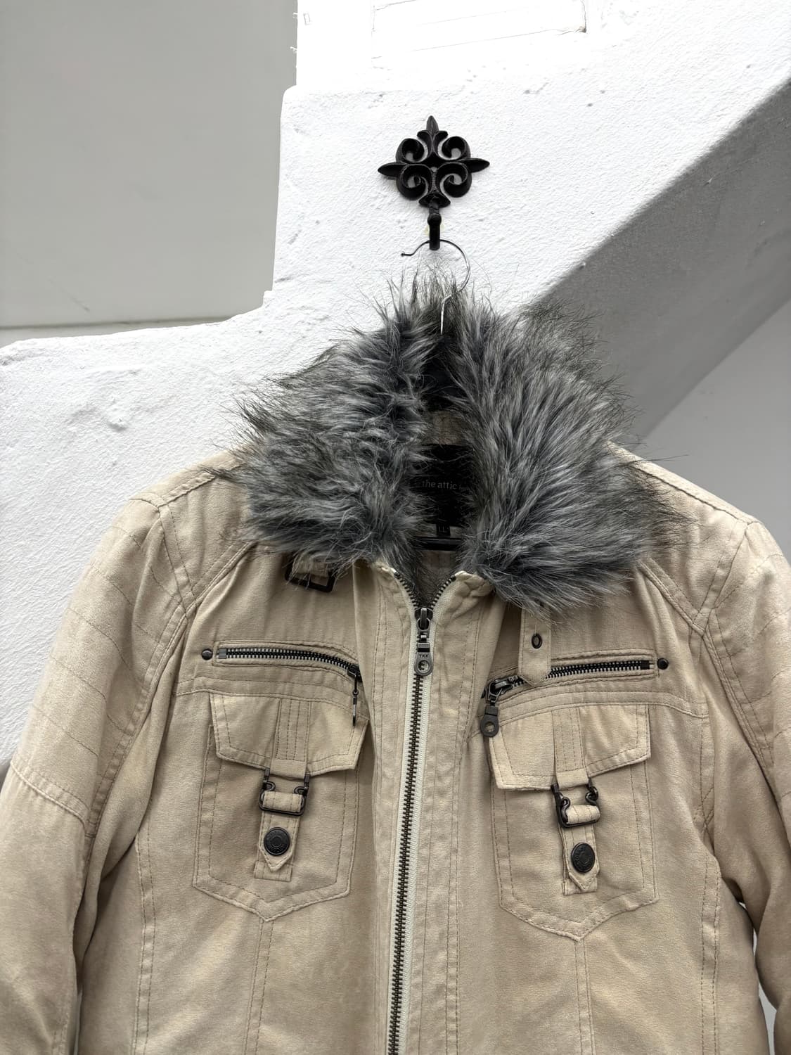 In the attic sand white fur jacket  상품이미지2