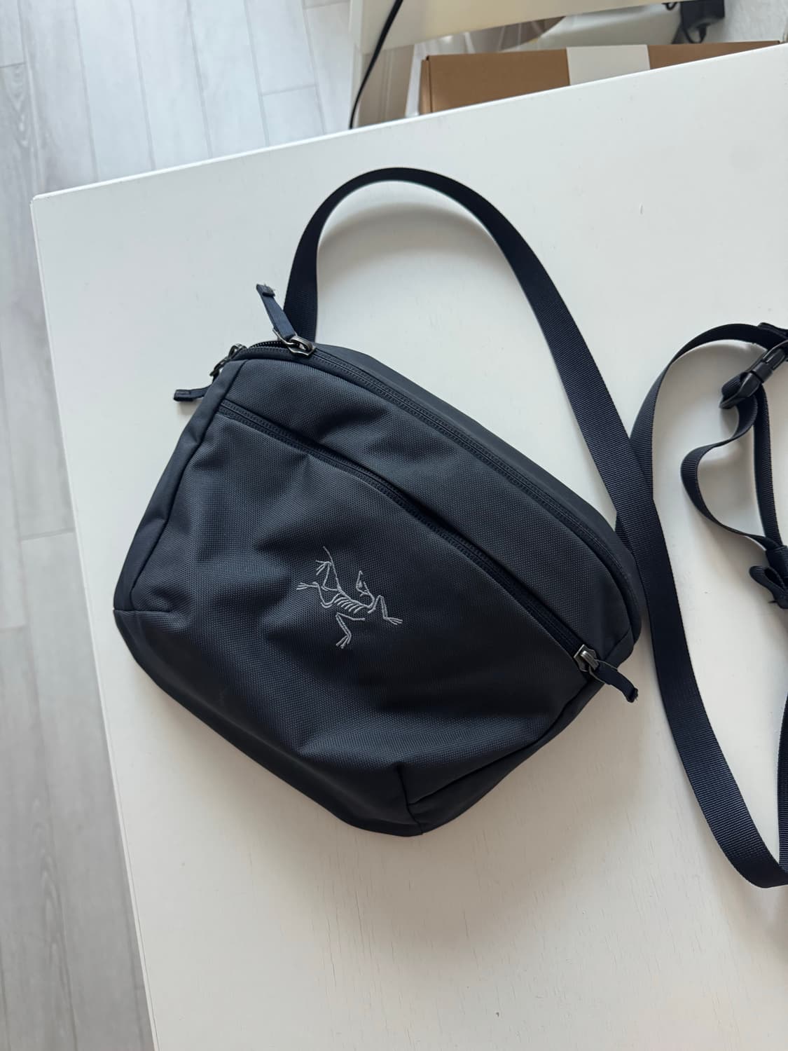 아크테릭스 맨티스2 네이비 웨이스트팩 크로스백 상품이미지1