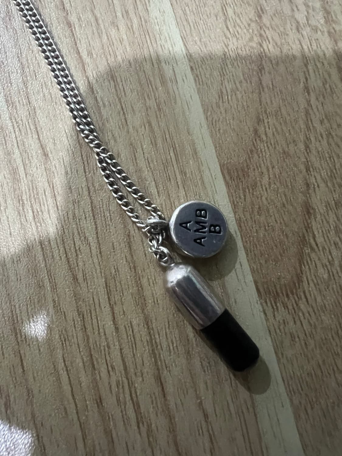 앰부쉬 알약 목걸이 상품이미지2