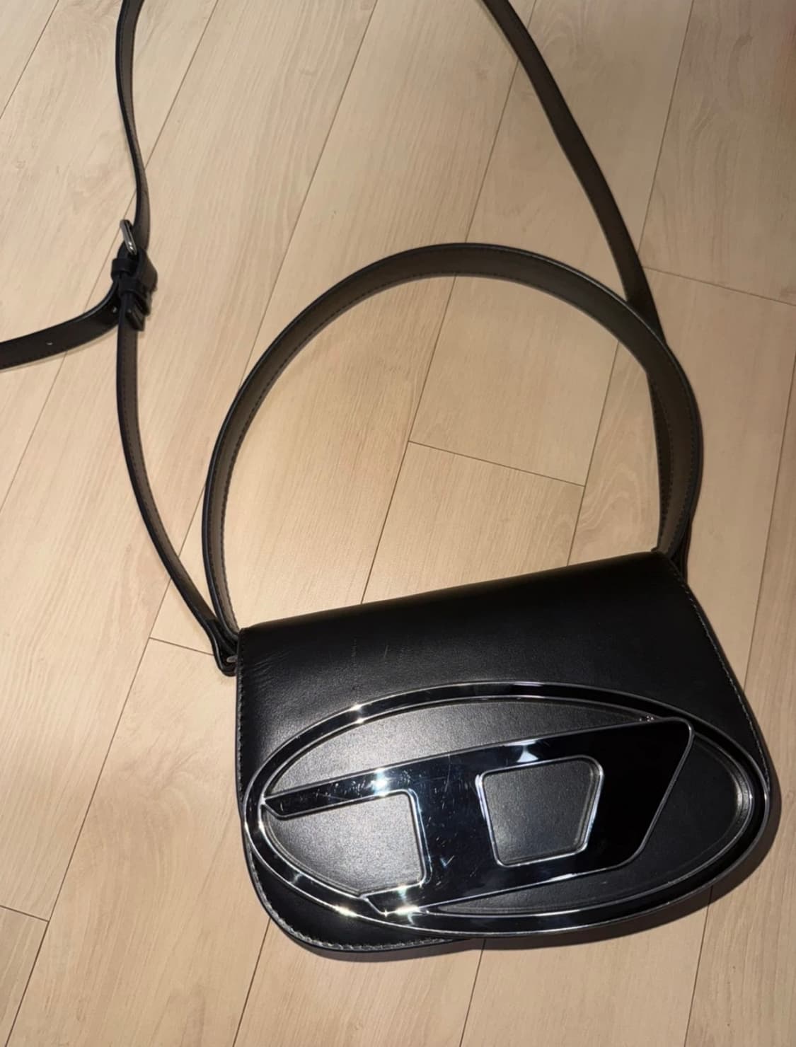 디젤 1DR 숄더백 인 나파 레더 블랙 상품이미지1