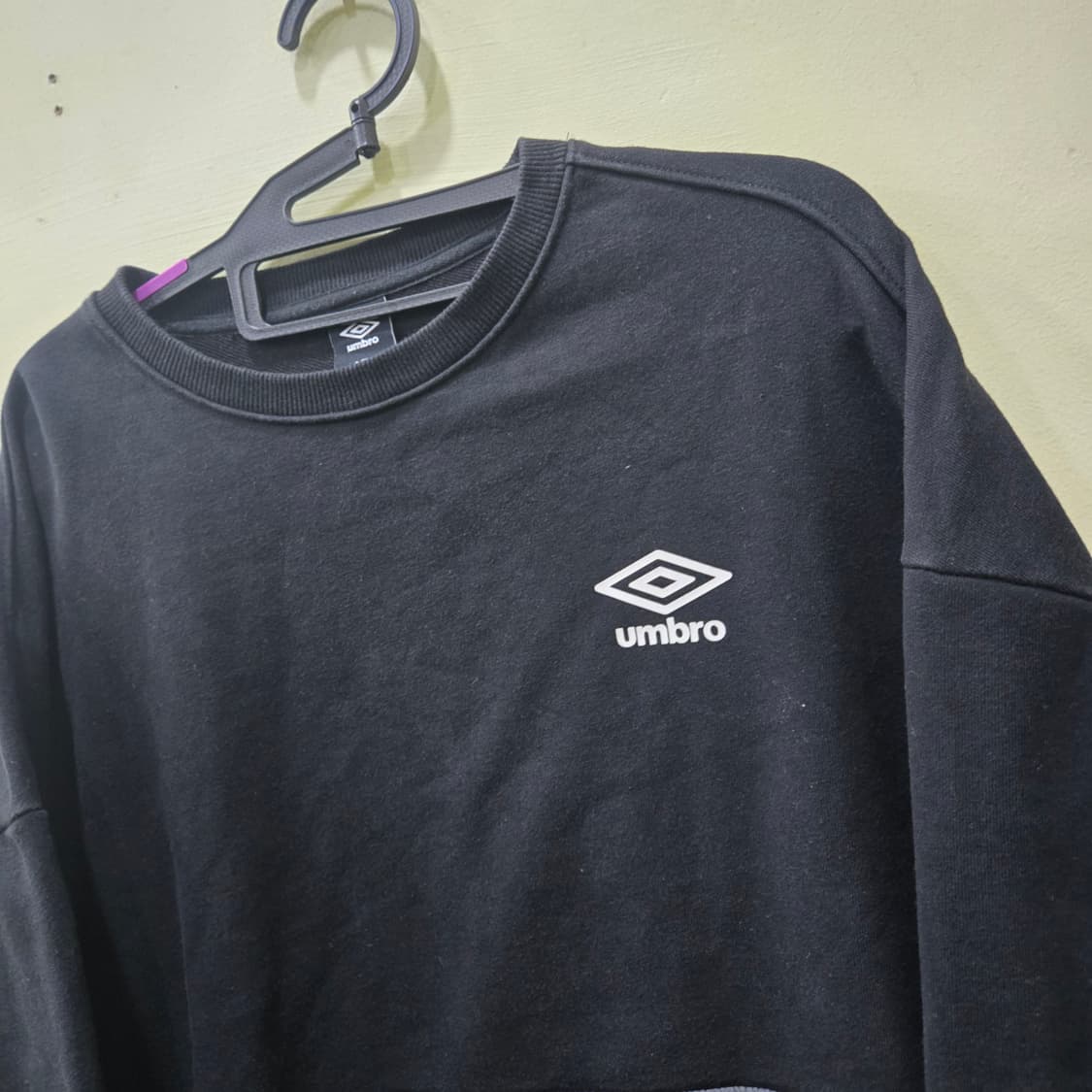 엄브로 하이브리드 피스테 맨투맨 블랙 (100) 상품이미지2