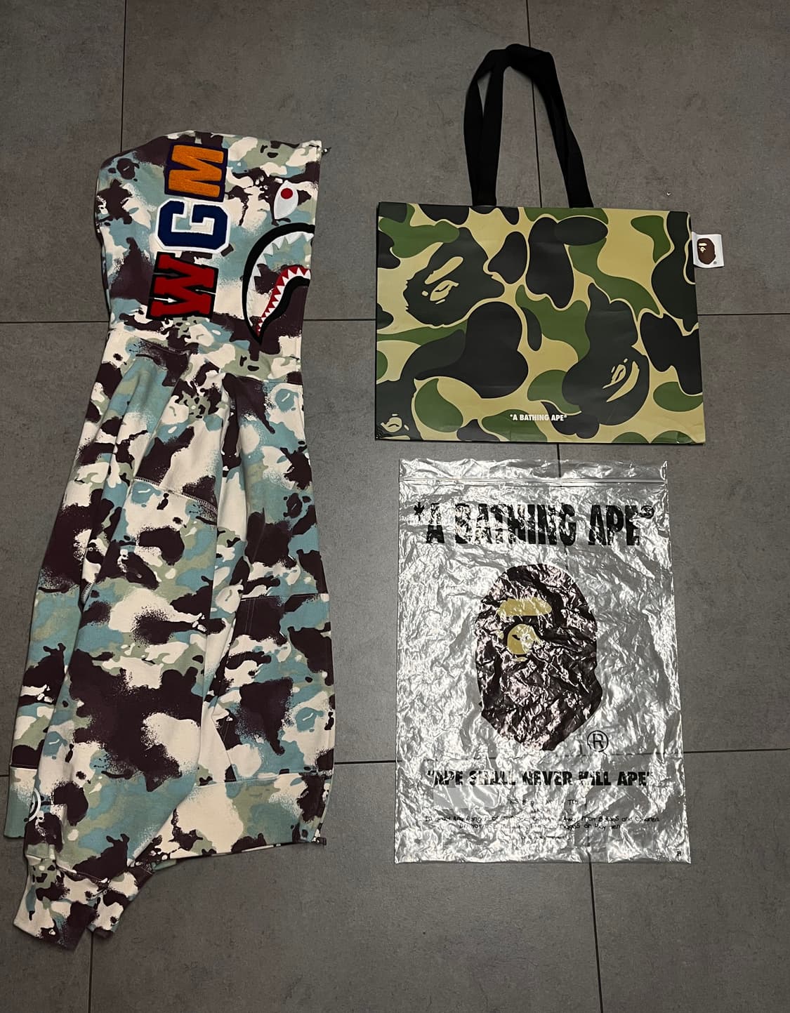 새상품급) 베이프 맵카모 샤크 후드집업 상품이미지1