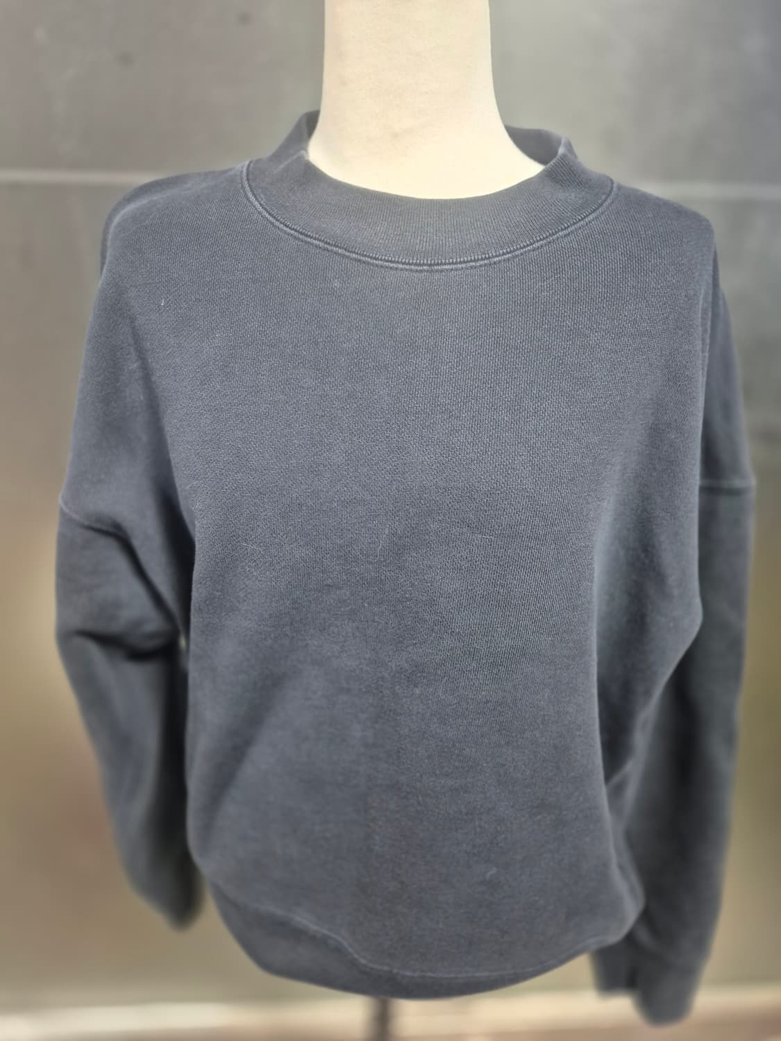 블랙톤 맨투맨 티셔츠 상품이미지2