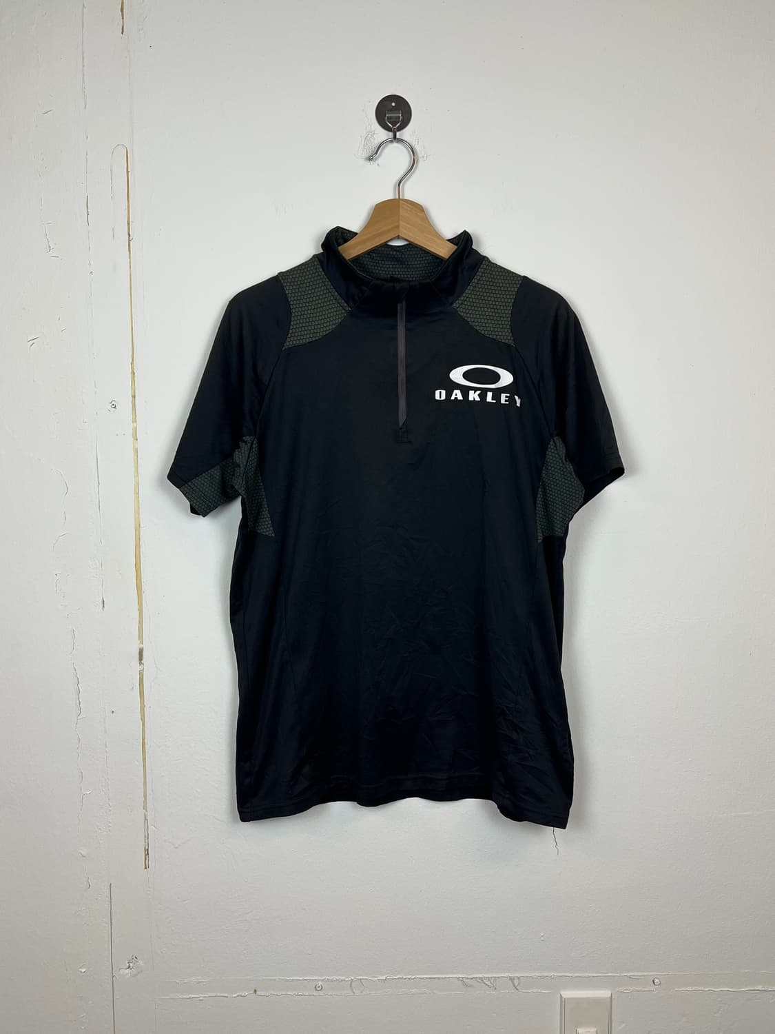 T205 오클리 하프집업 블랙 반팔 티셔츠 XL 상품이미지1