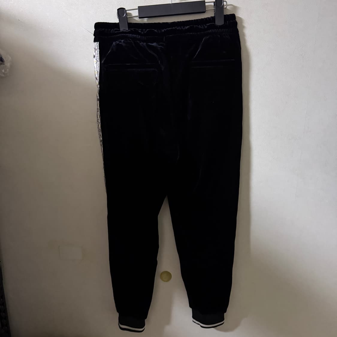 엠씨엠 MCM 남성 벨벳 트레이닝 팬츠 하의 M (남성 33-34정도) 상품이미지4