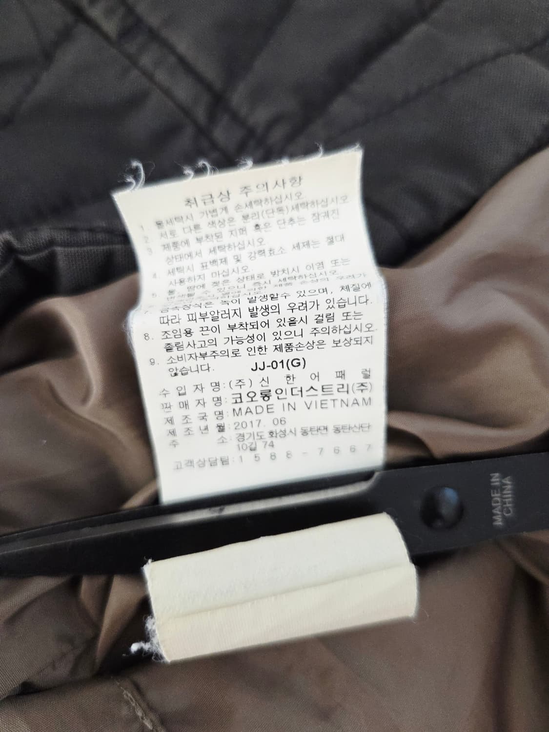 시리즈(series;) 기하학 퀼팅 패딩 베스트 다크그레이 상품이미지9