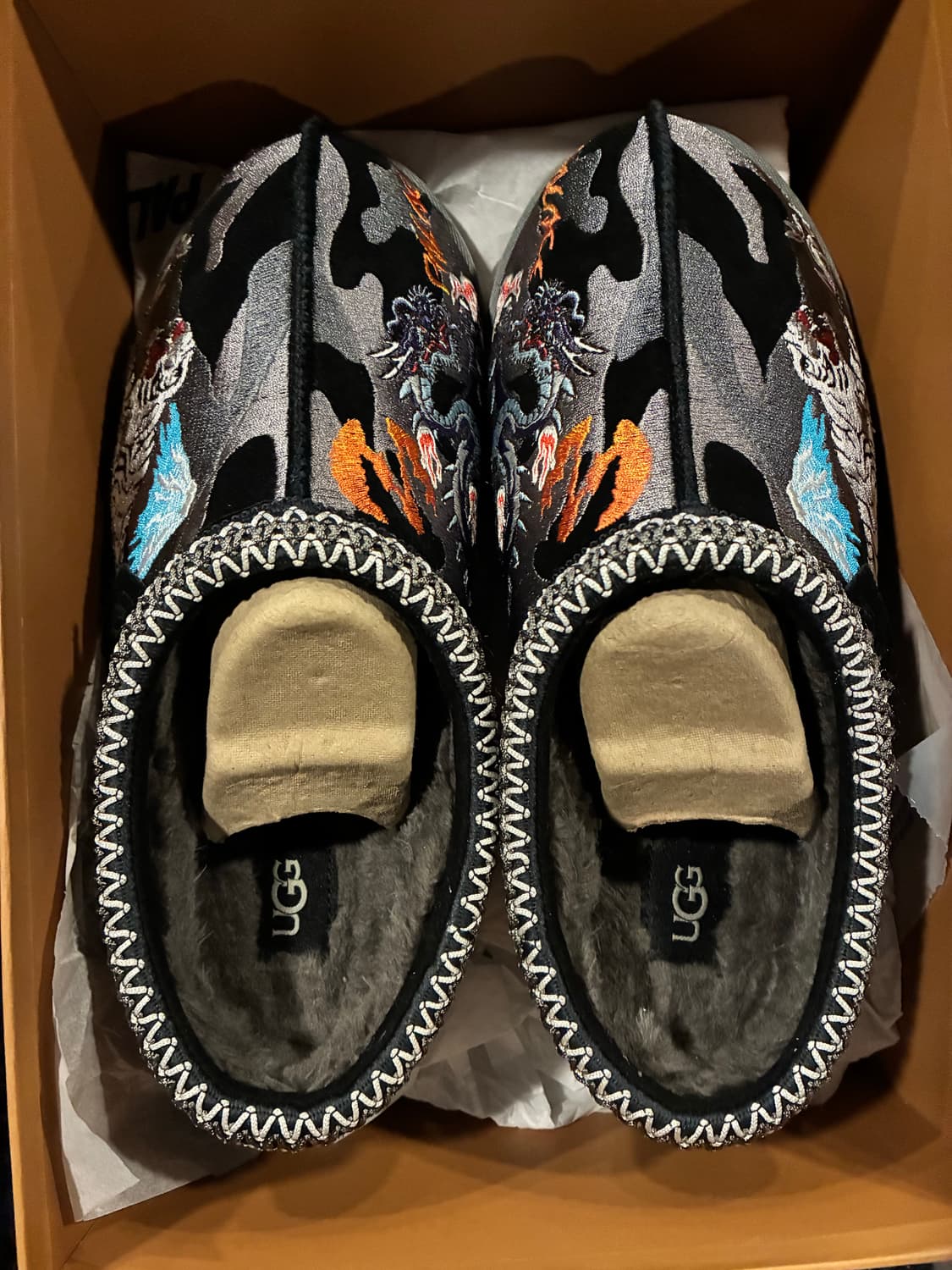 어그 x 팔라스 타스만 슬리퍼 블랙 카모 270 상품이미지3