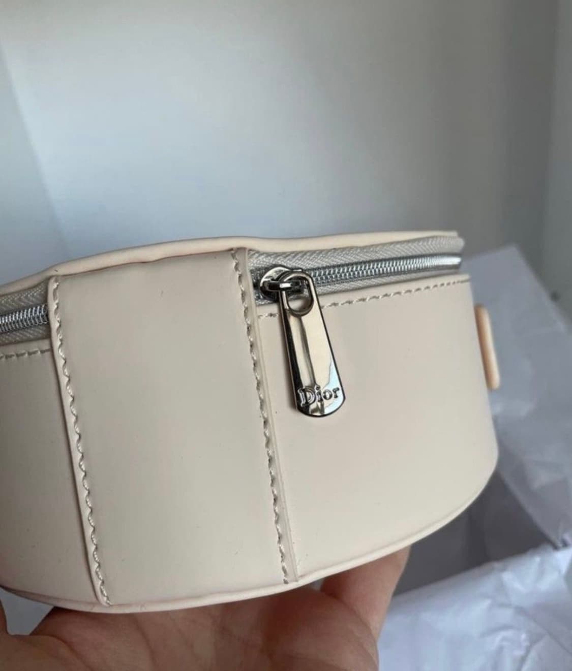 디올 뷰티 원형 거울 내장 파우치  상품이미지3