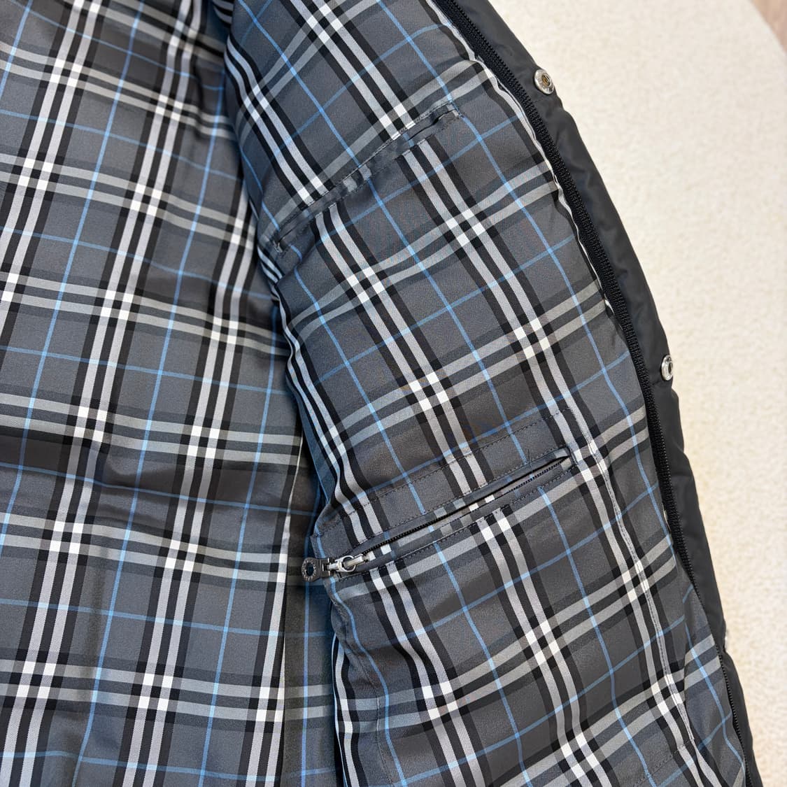 버버리 정품 남성 덕다운 패딩 차콜 상품이미지9