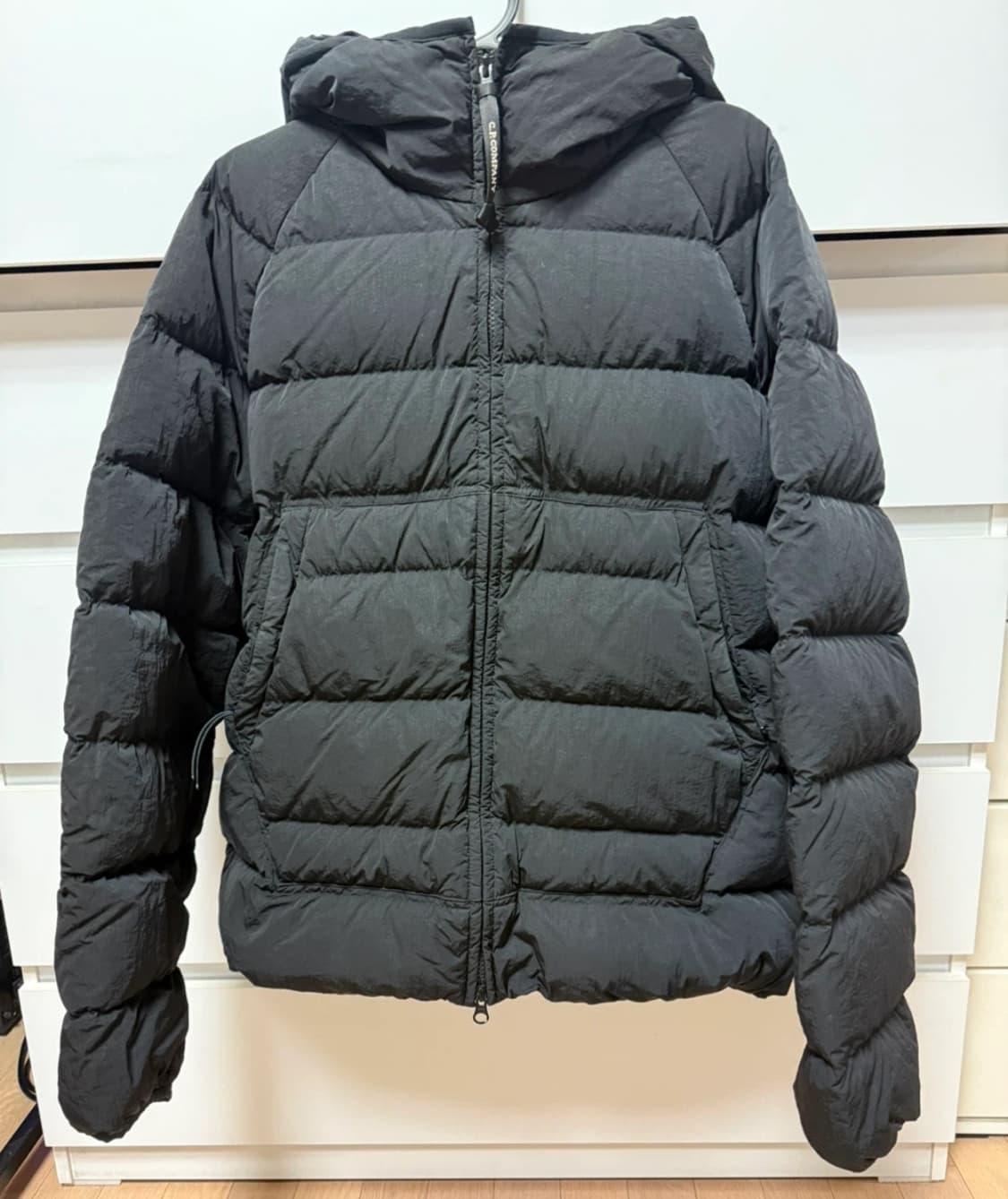 C.P. 컴퍼니 에코 크롬 R 후드 다운 고글 자켓 블랙 - 23FW 5 상품이미지2