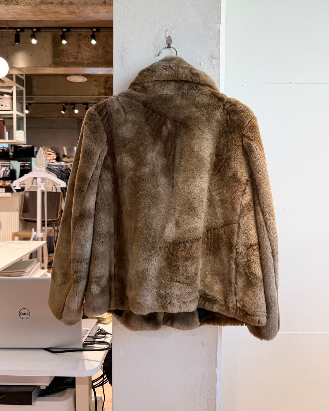 드리스 반 노튼 브라운 페이크 퍼 자켓  상품이미지7
