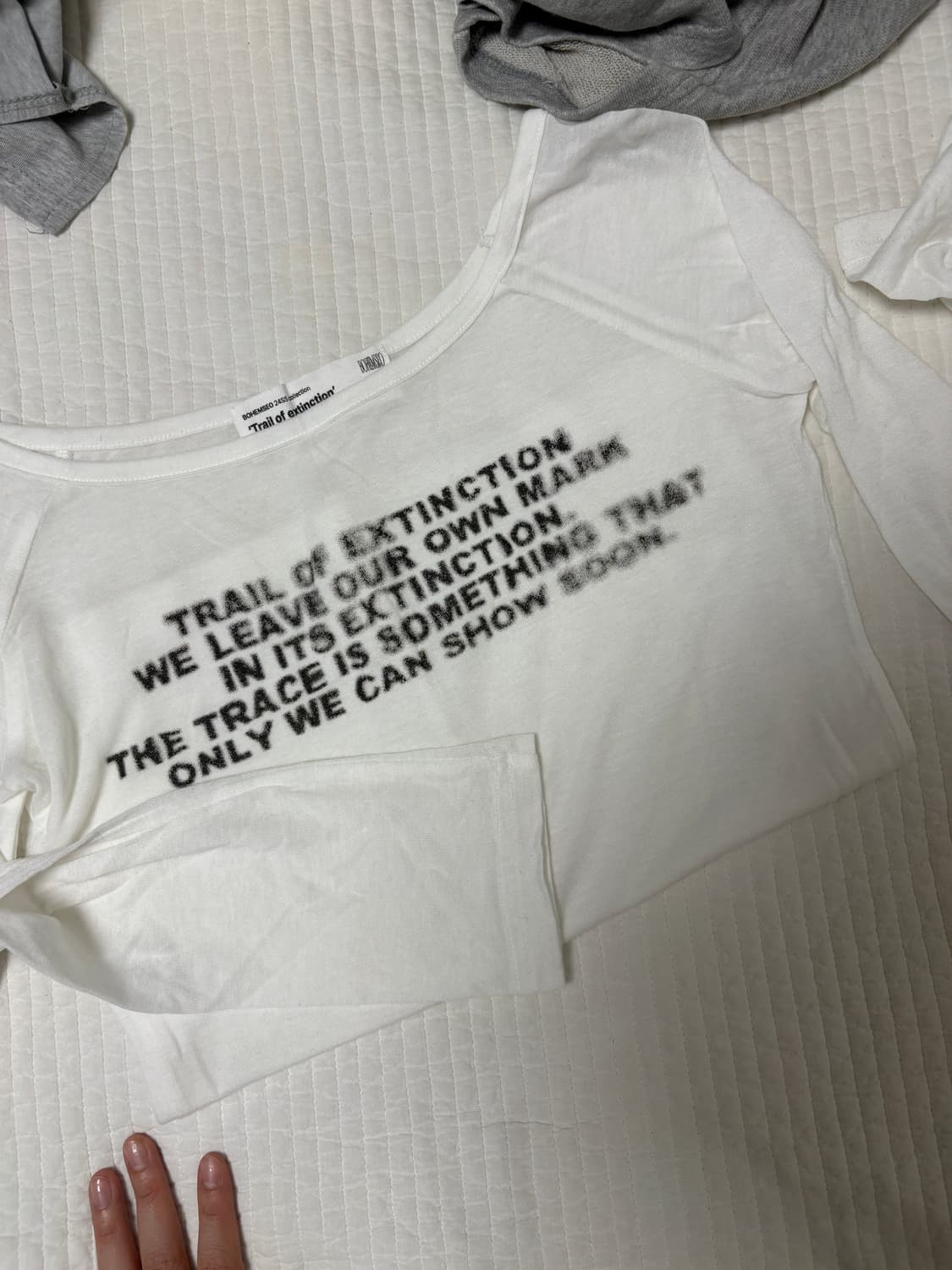 보헴서 프린팅 롱 슬리브 티셔츠 아이보리 상품이미지1