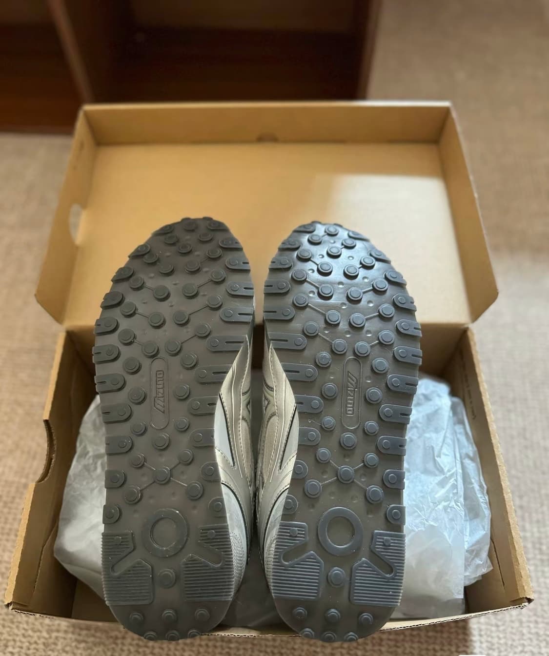 미즈노 LG 화이트 그레이 운동화 상품이미지3