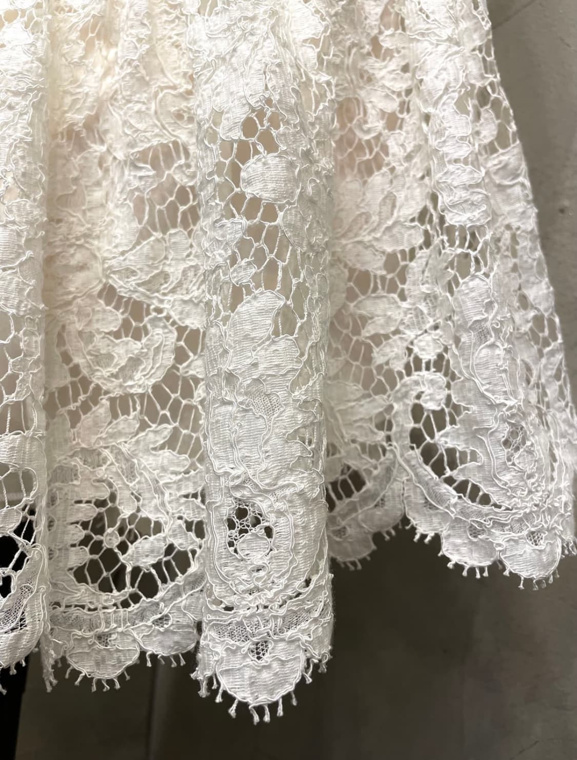 생로랑 레이스 플리츠 미디 스커트 상품이미지3