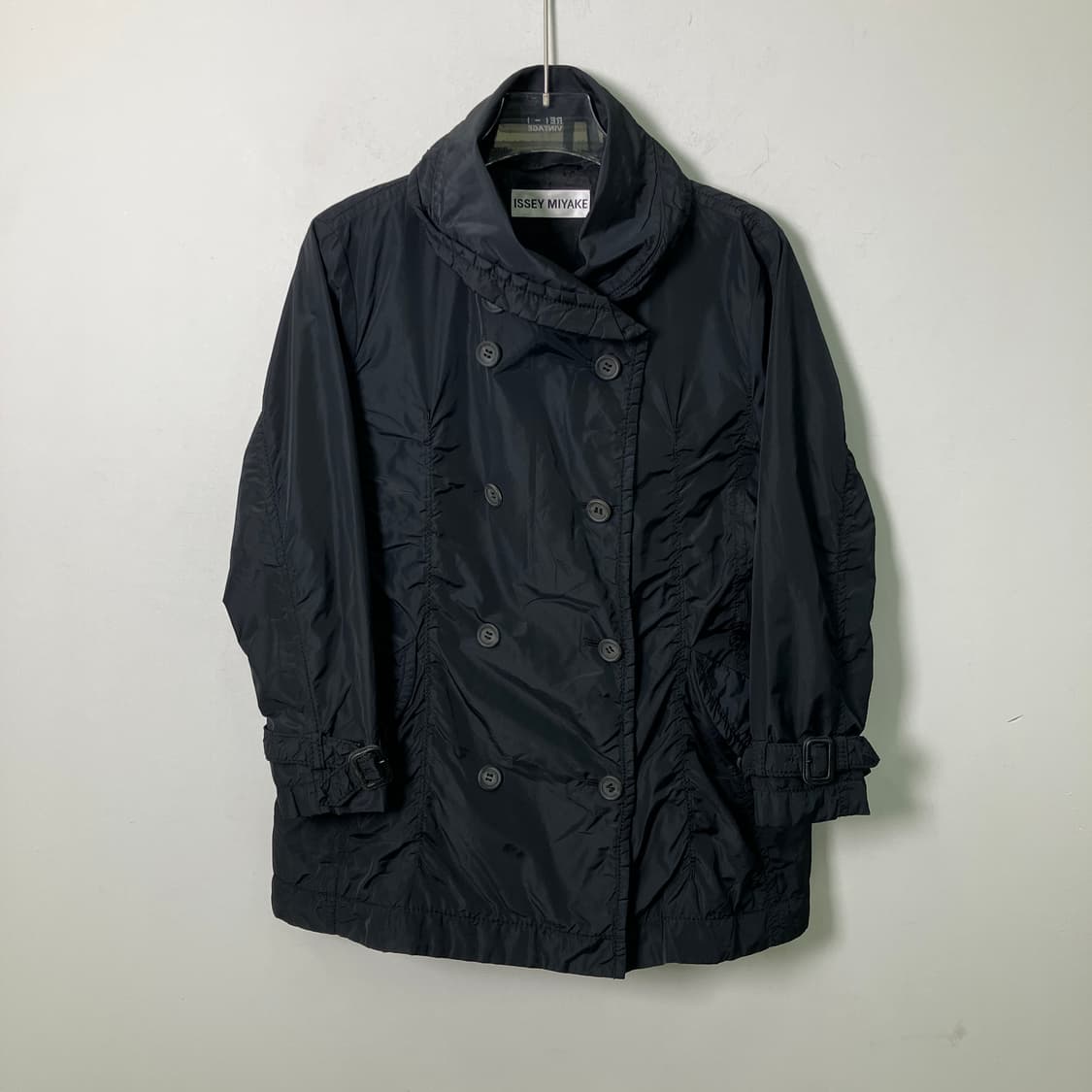 06FW 이세이미야케 블랙 나일론 더블 브레스티드 코트  상품이미지1
