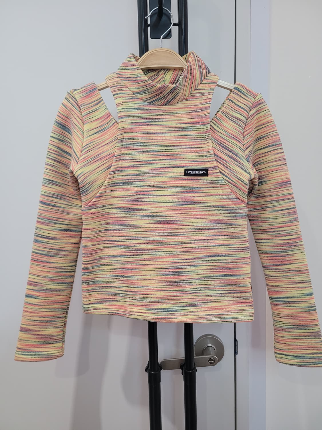 하이버네트 레인보우 더블 숄더 슬릿 하이넥 크롭 티셔츠 택달린새제품 상품이미지2