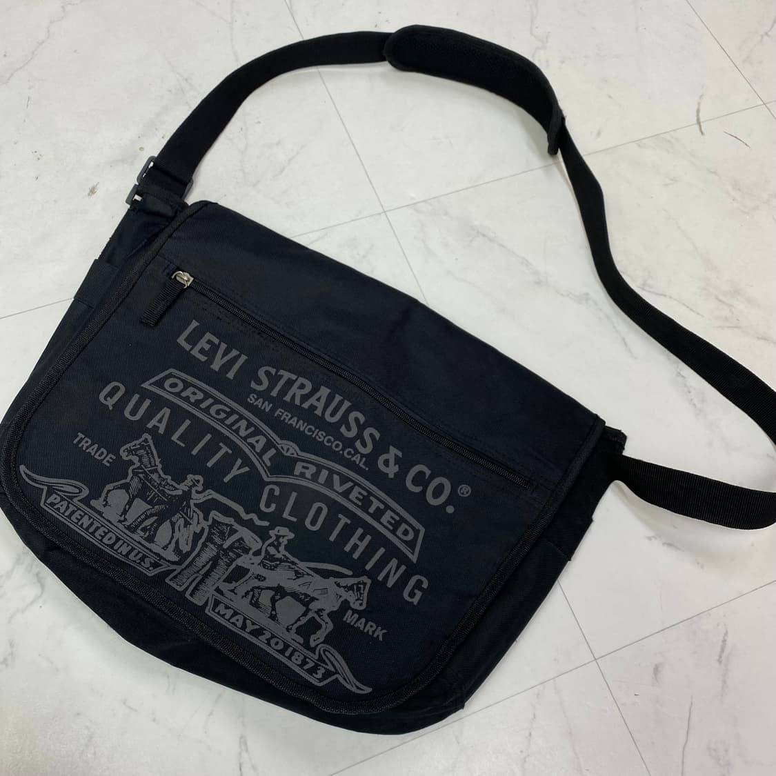 Levi’s 크로스백 상품이미지1