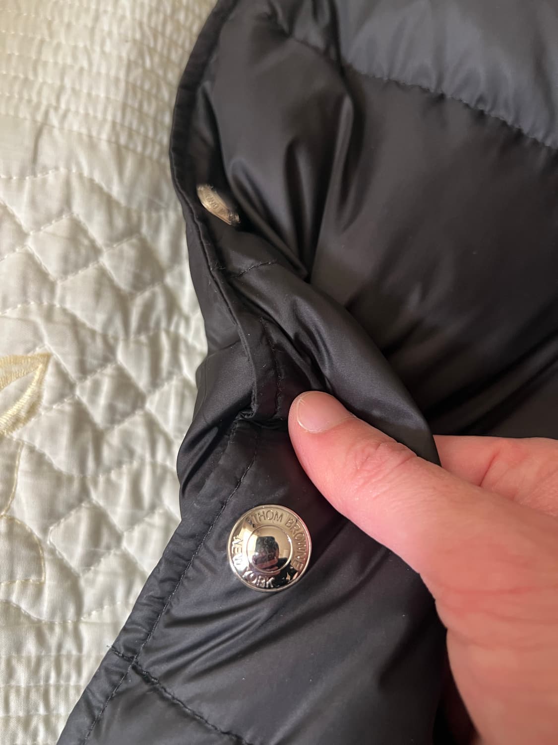 정품 톰브라운 4BAR 후드 블랙 롱패딩 상품이미지7