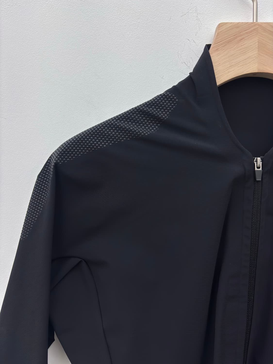 JOHANNA PARV 24SS ZIP TOP BLACK 상품이미지2