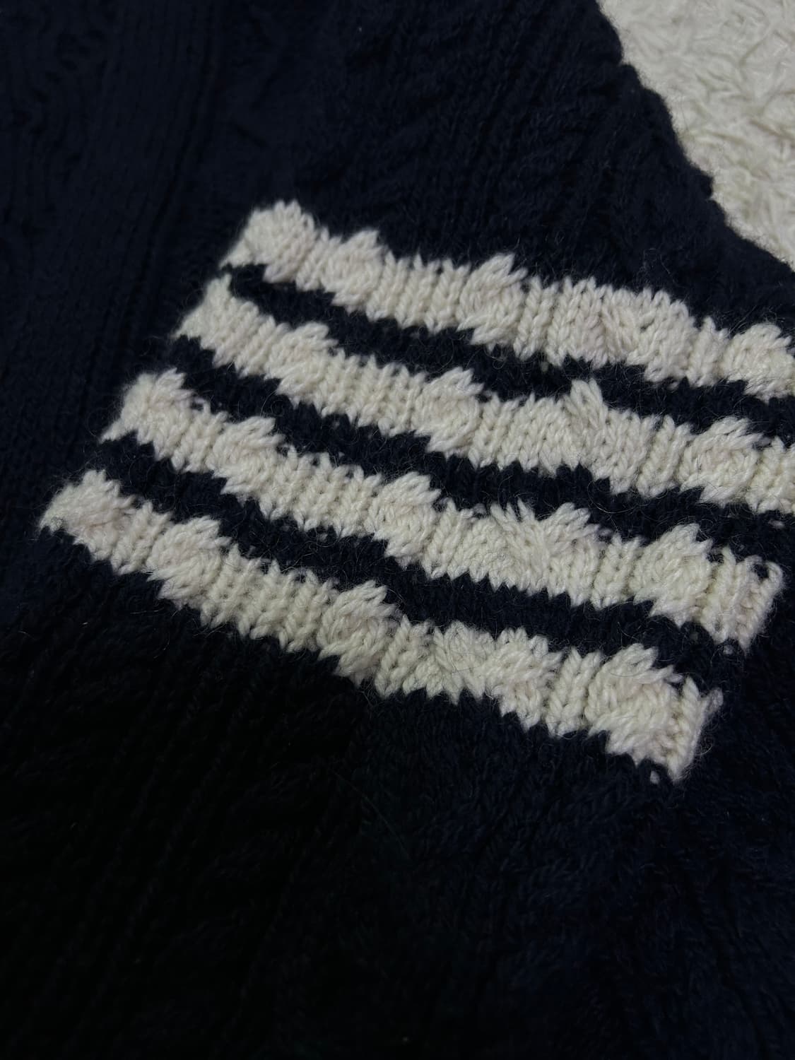 [5, 새상품급] 톰브라운 아란케이블 가디건 네이비 상품이미지3