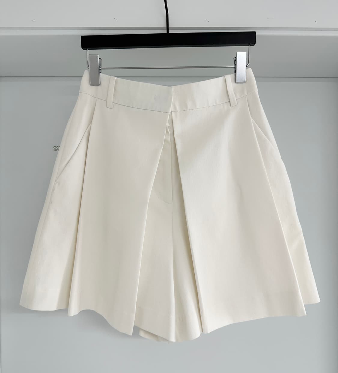 [준지] 여성 린넨 블랜디드 플립 디테일 쇼츠 상품이미지3