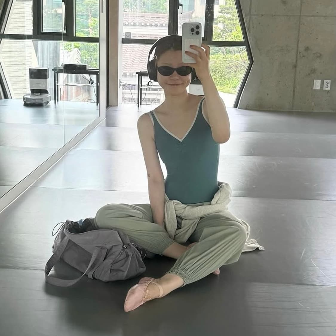 (공홈정품) 뉴발란스 글로시 리본 더플백 프레클 상품이미지6