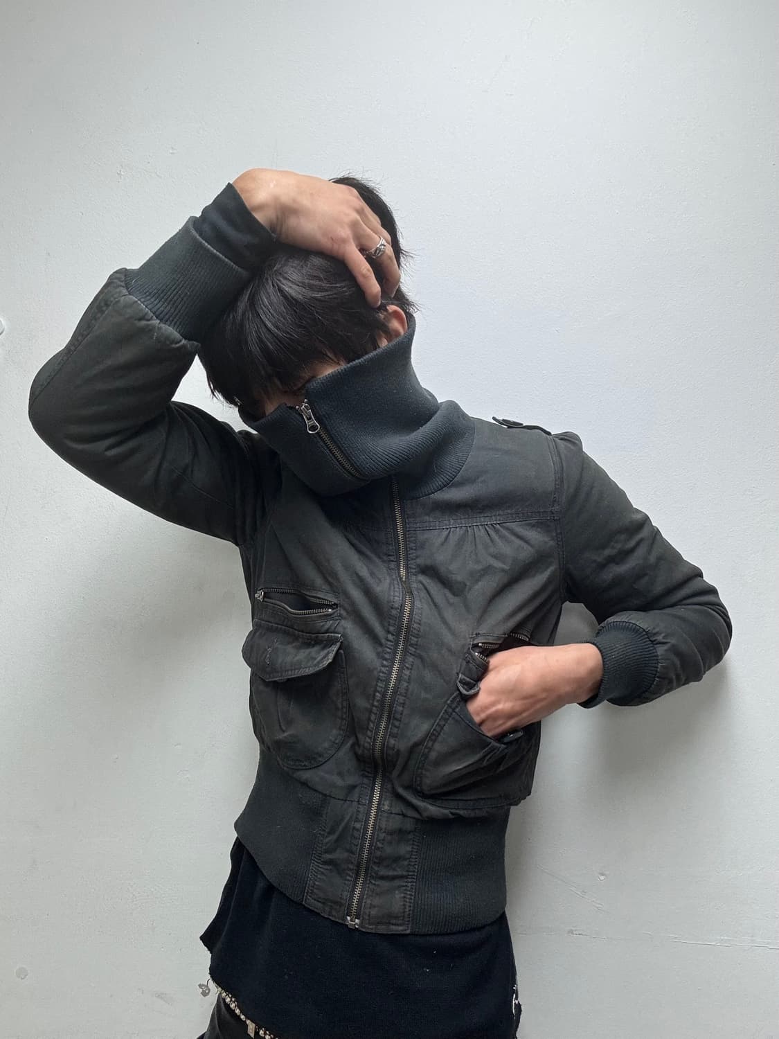 2000s Design Bomber-Fit Crop High Neck S 상품이미지4