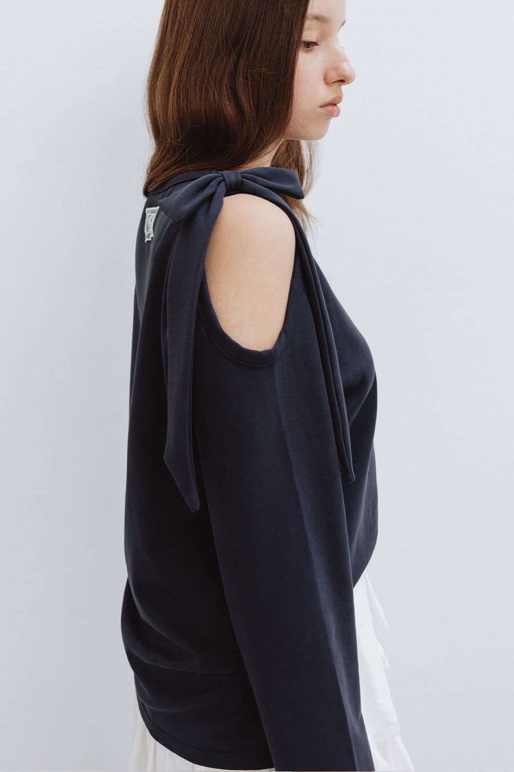 더티스 리본 숄더 컷 티 상품이미지1