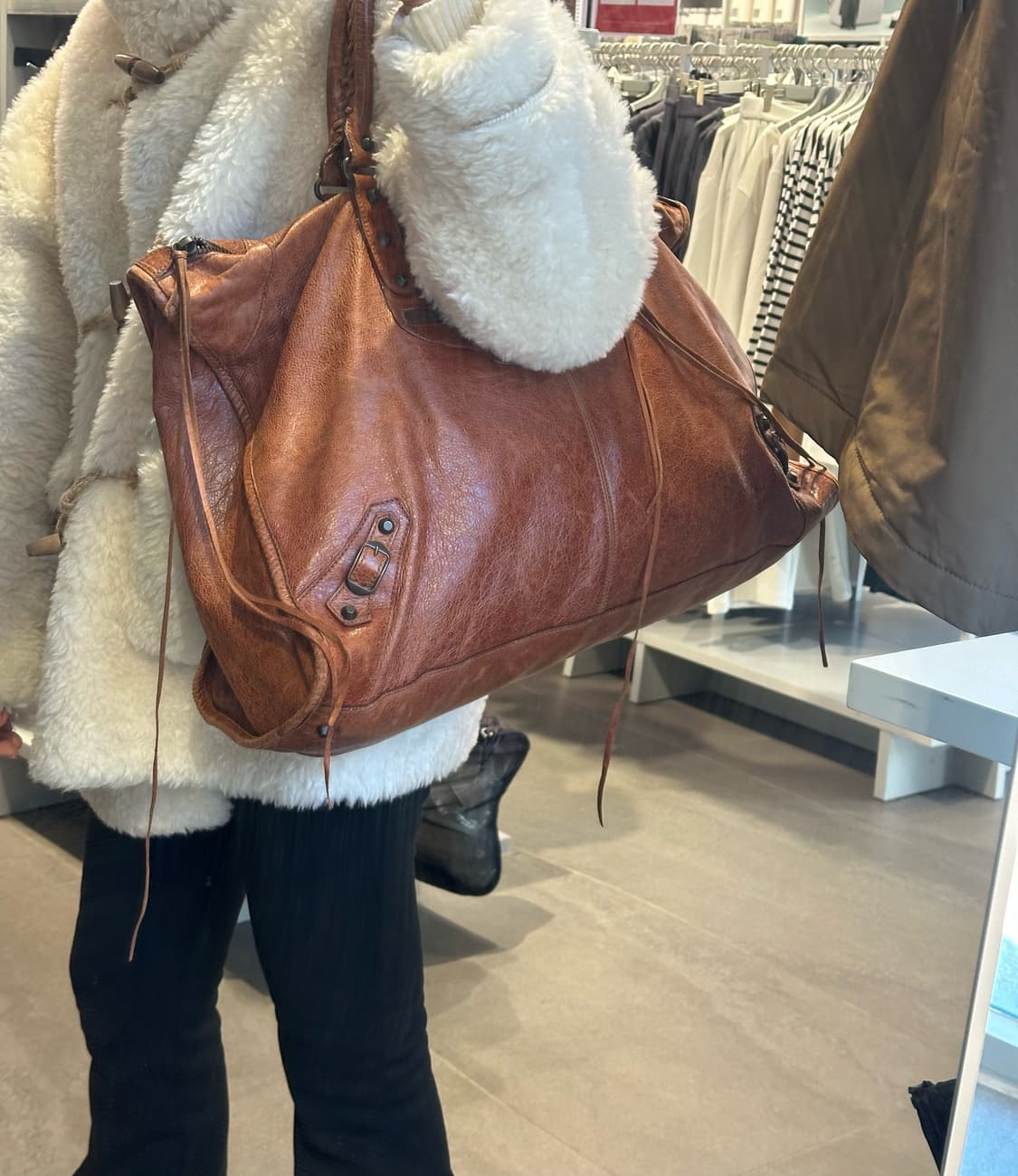 [A 정품] 발렌시아가 시티 모터백 위켄더 브라운 상품이미지8