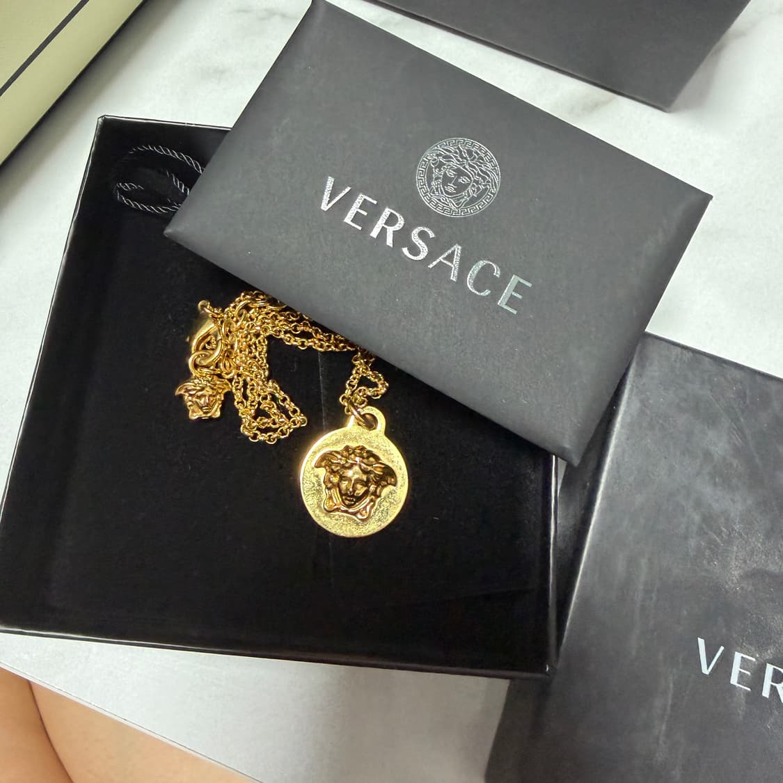 베르사체 메두사 목걸이 상품이미지2