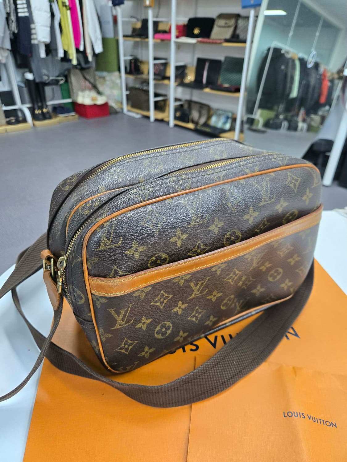 [50%세일] 루이비통 리포터 크로스백 상품이미지1