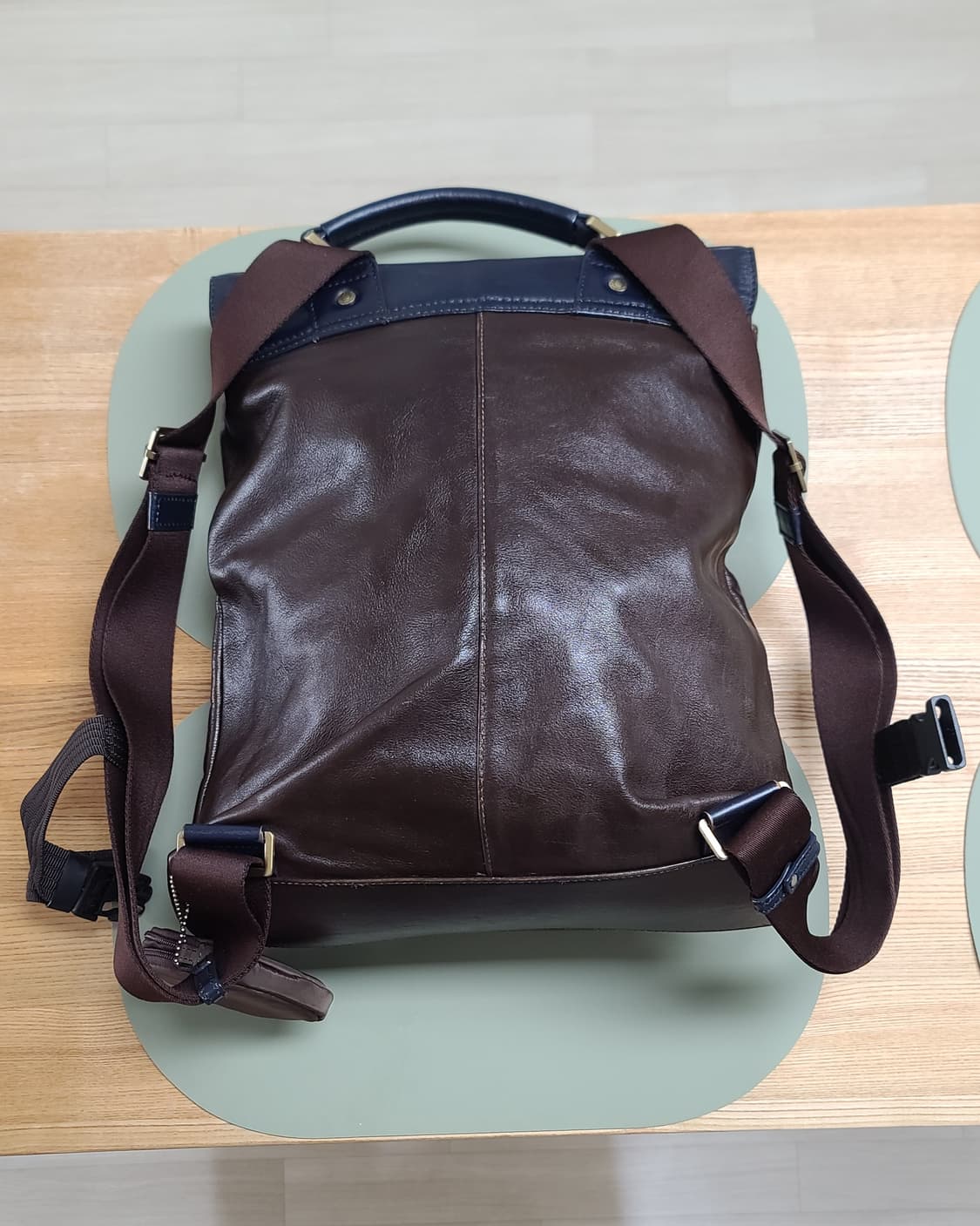 몽삭 천연 가죽 백팩 - 어깨 흘러내림 방지 커스텀, 상태 굿 
 상품이미지6