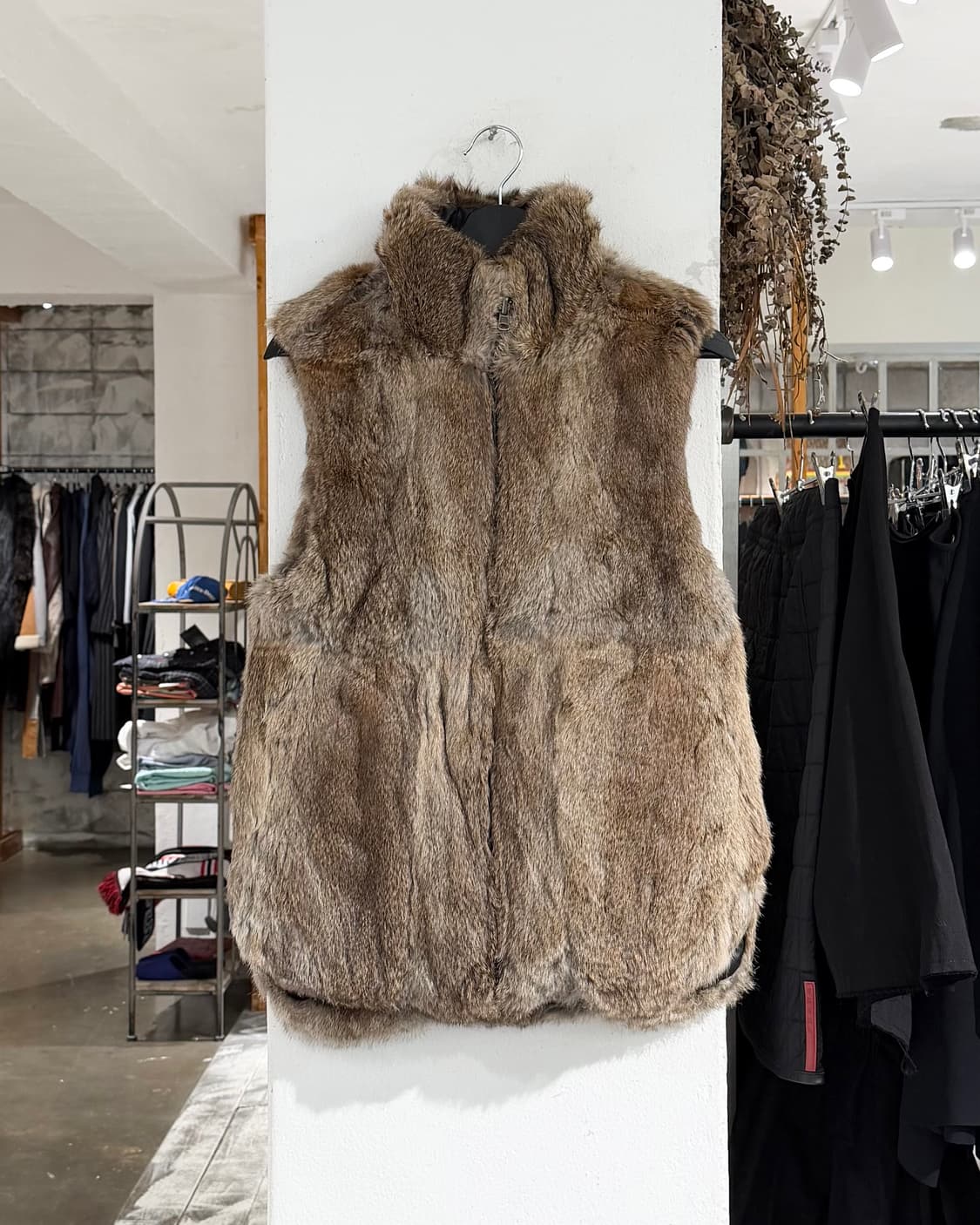 쟈딕앤볼테르 디럭스 블랙 코튼 래빗퍼 리버시블 베스트 상품이미지2