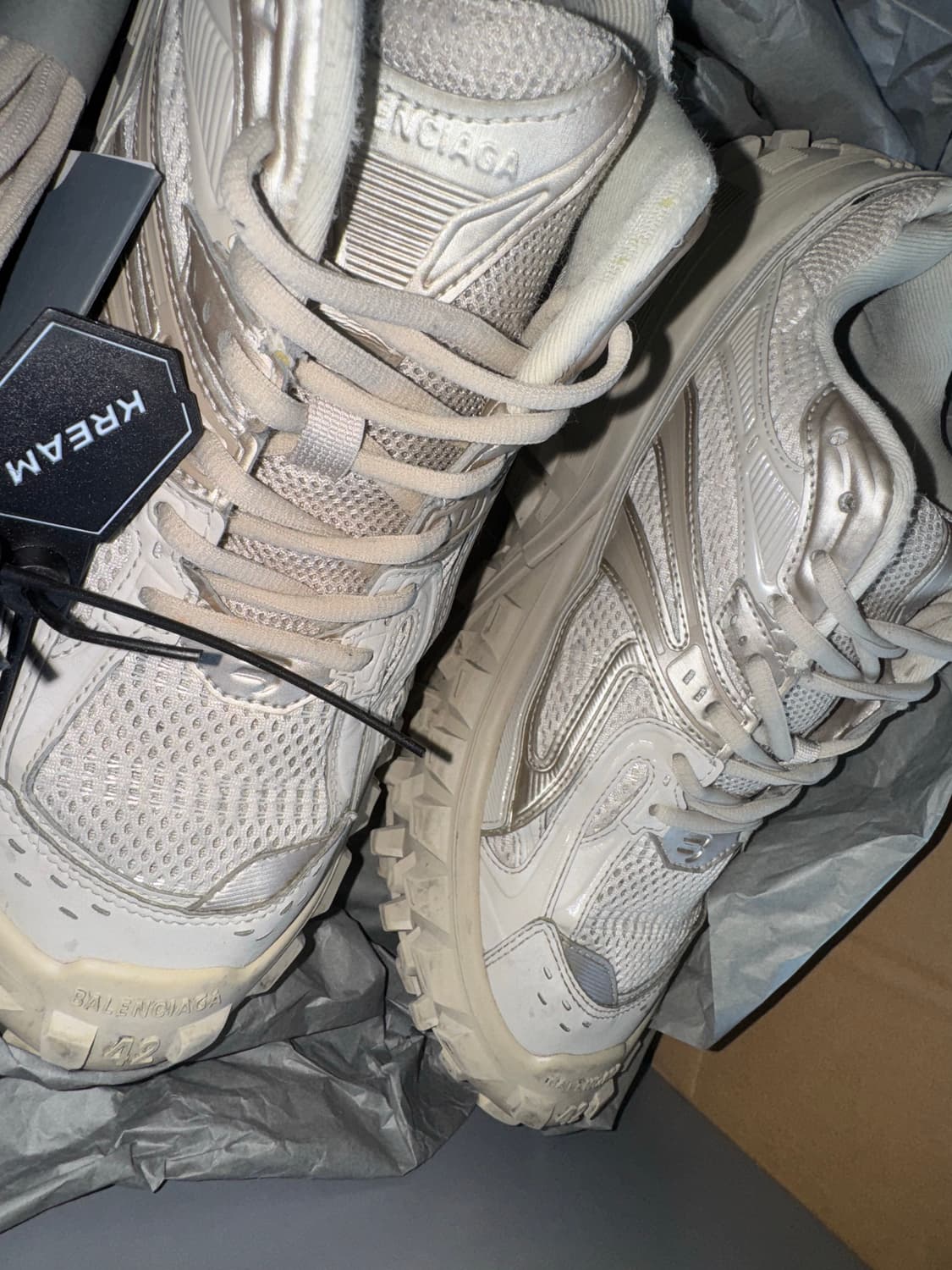 발렌시아가 디펜더 42 상품이미지5