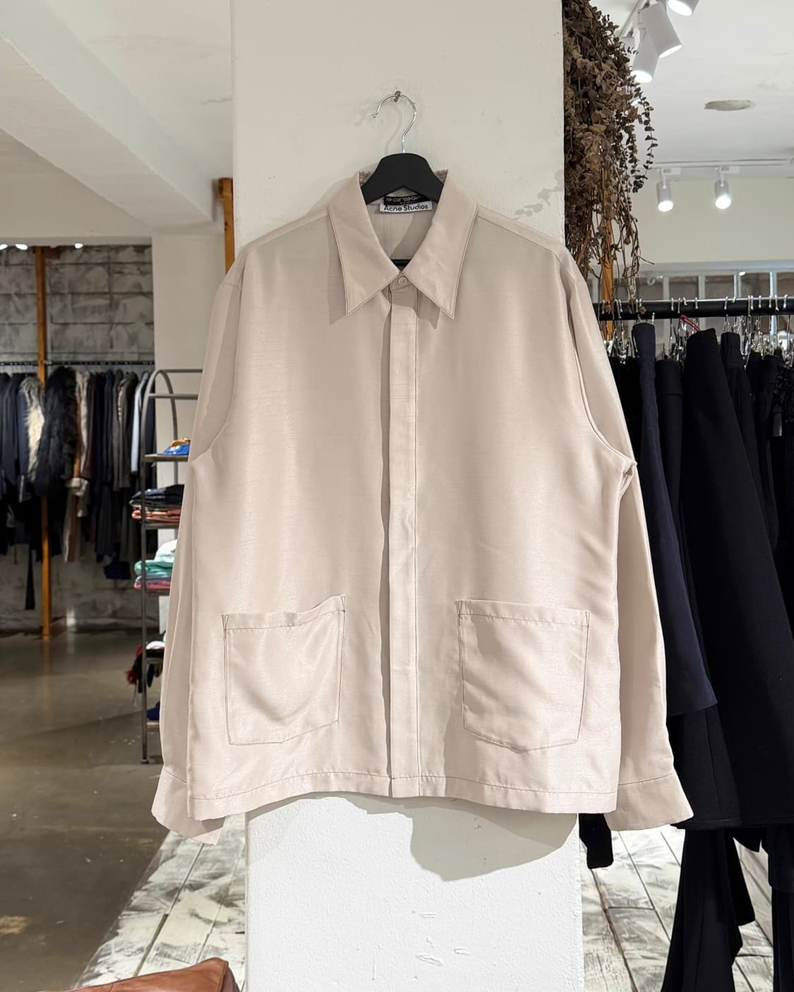아크네 스튜디오 아이보리 히든버튼 포켓 셔츠 상품이미지1
