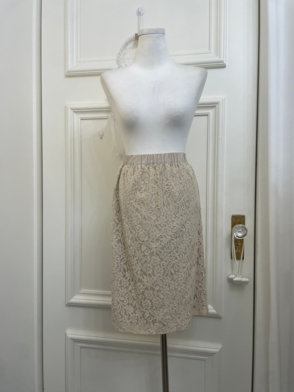 beige lace midi banding skirt 상품이미지1